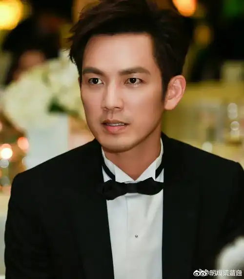 钟汉良[超话]# 王牌那个导演写的.