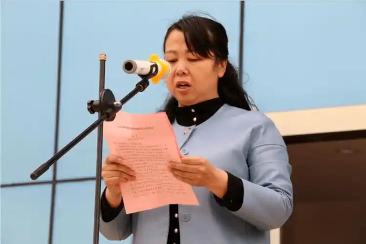 县政府副县长杜玲同志讲话为进一步加快全县农村公共体育设施建设,不