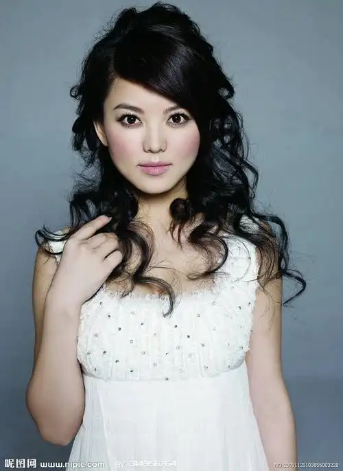 求李湘照片,越多越好