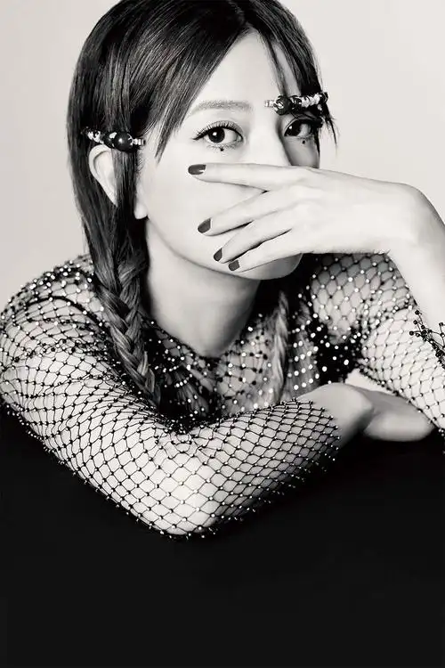 赵薇杂志封面大片曝光粉红力量撑你到底