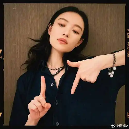 倪妮晒多张卖萌写真!肤白貌美身材曼妙太性感撩人