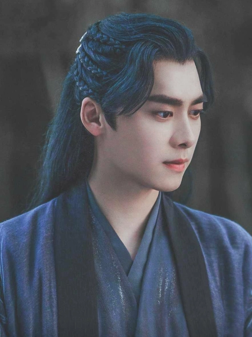 李易峰的路透,粉丝:哥哥的古装,有种傲世苍穹的阴鸷霸气感