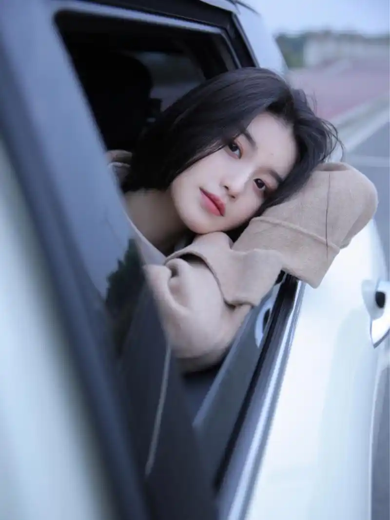 韩系风格照片的特点 都比较亮/低饱和/高明度 让人看上去照片很干净