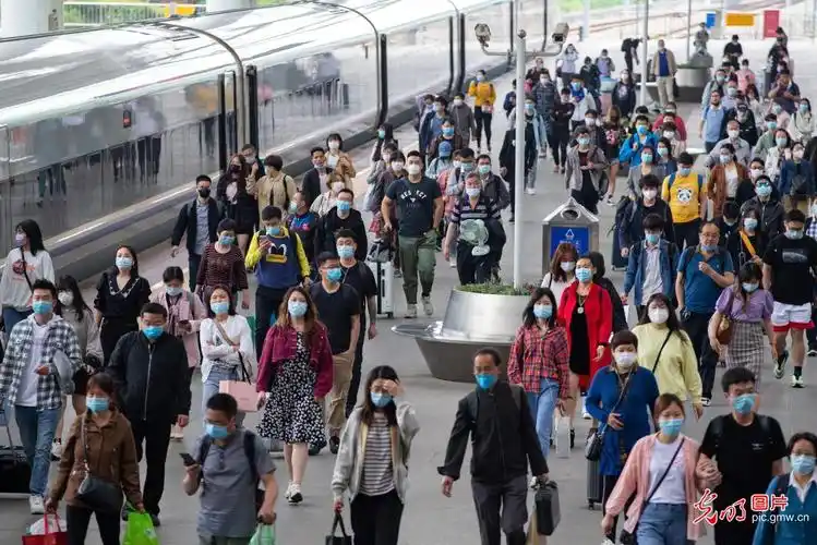 铁路迎来五一假期返程客流高峰