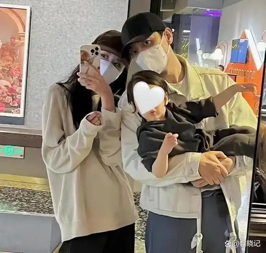 他是靳东同班同学娶过郝蕾爱过王珞丹负了殷桃后娶小10岁的她