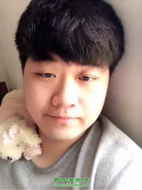 学生小平头发型图片 清爽又有学生味道