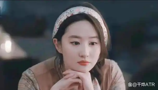 三个年龄段的刘亦菲侧颜照对比,岁月从不败美人,骨相实在太绝