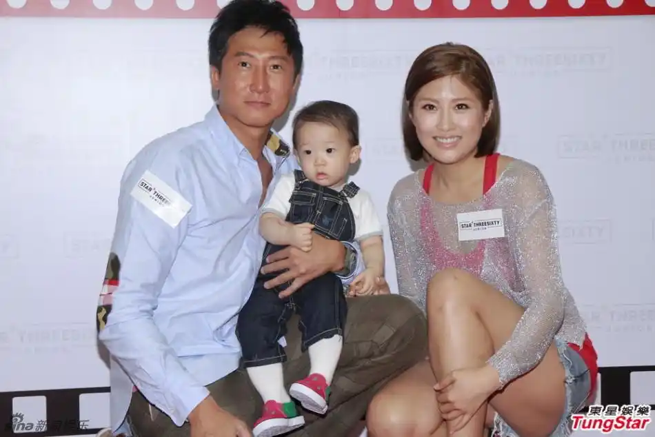 洪天明周家蔚与儿子洪大仁tj