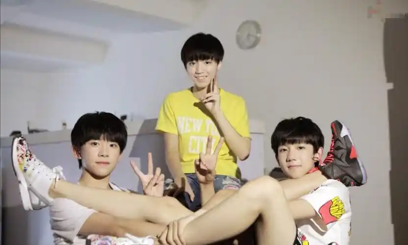 tfboys出道六周年,不知不觉大家都长大了,三人合照引起回忆杀