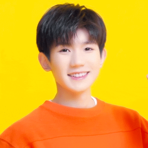 网上发起跟爱笑的人在一起是啥感受话题讨论,那就来看看王源的绝美