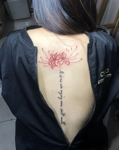 彼岸花纹身图片_背部纹身图案