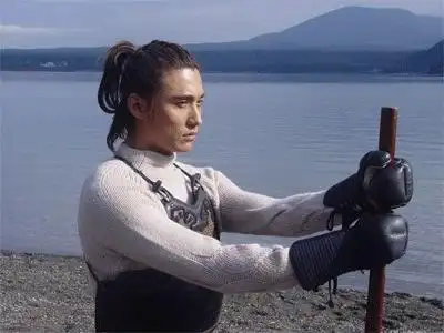 正文胡兵和刘若英  点击此处查看其它图片   由胡兵主演的《双响炮》