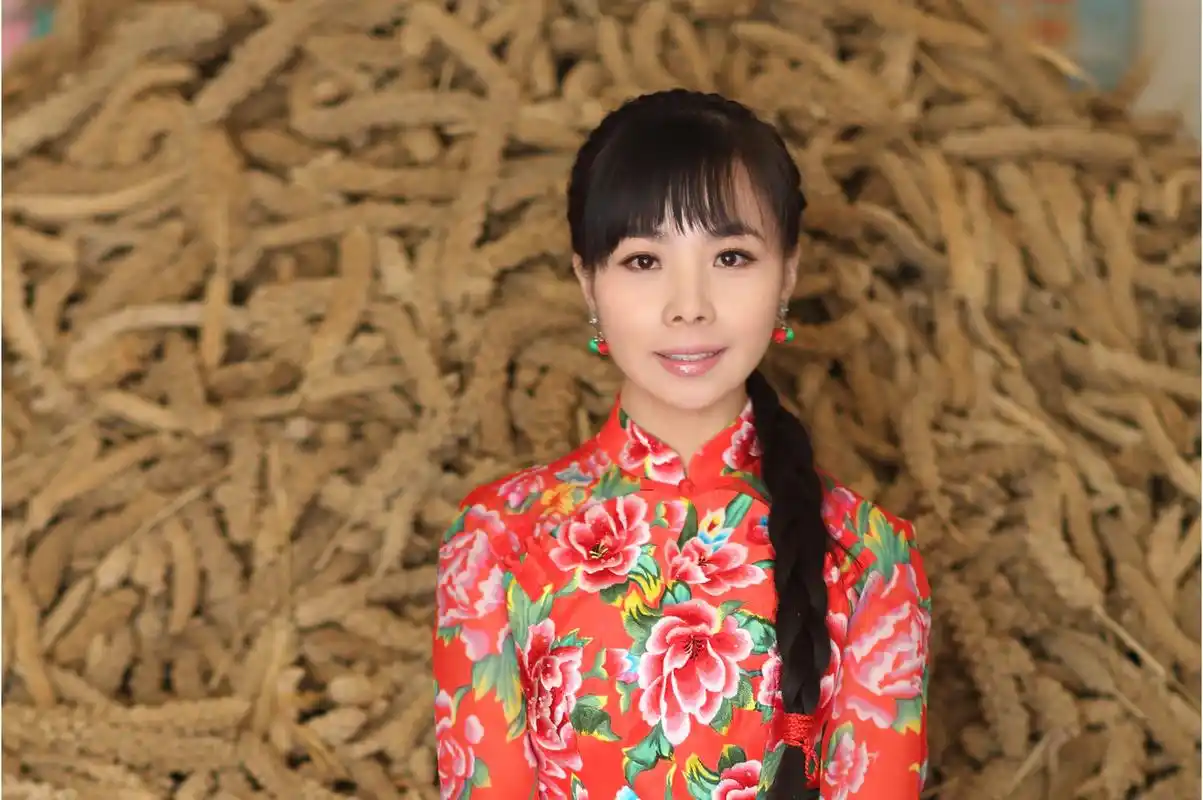 p>王二妮,1985年10月22日出生于陕西榆林,青年民族歌唱家, 北京歌剧