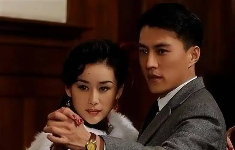 靳东:英雄难过美人关,与江珊在一起5年,最终迎娶了二婚的李佳_电视剧