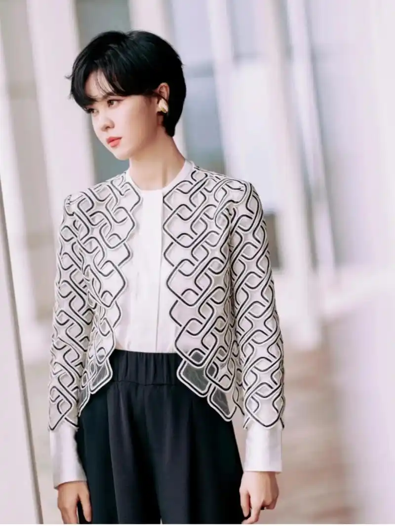 灵魂歌者:郁可唯 知道郁可唯的时候她还没有现在这么火.