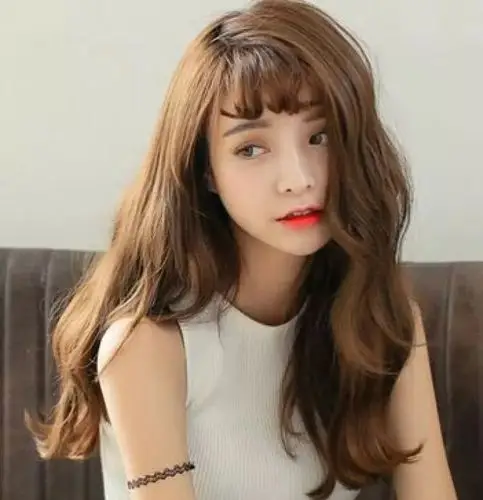 蜜糖棕色金棕色相比焦糖色来说少了一些橙色调,多了些黄色调,更接近浅