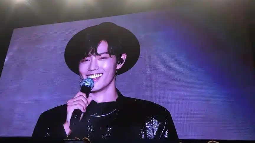 泰国见面会肖战你笑起来太帅了