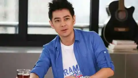 满脸皱纹满头白发,不老男神林志颖突然变老,网友:他经历了什么