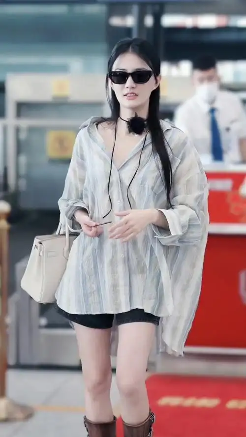 徐璐机场路透,活力四射,青春气息十足