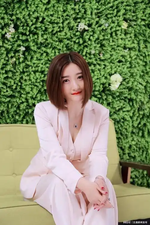 在歌唱艺术里遨游的云菲菲