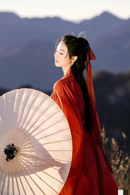 张艺凡红衣古风造型写真,清冷飘逸,灵动仙气__财经头条