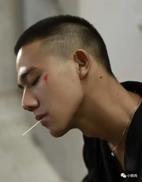 寸头|侧颜_网易订阅