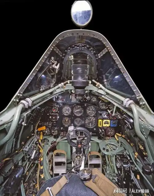 歼-16战斗机座舱为何有后视镜?f-35战斗机也有么