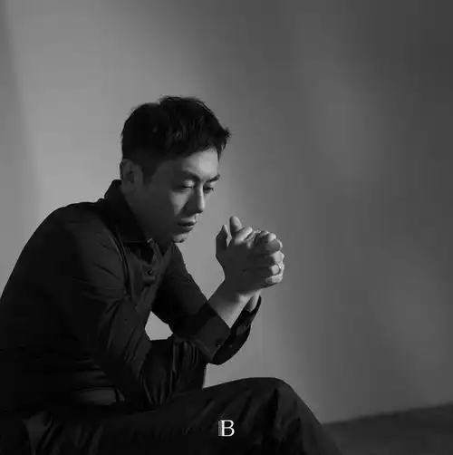 朱亚文杂志写真 于秋凉中呈现大片质感