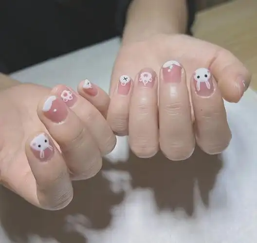 手绘可爱美甲