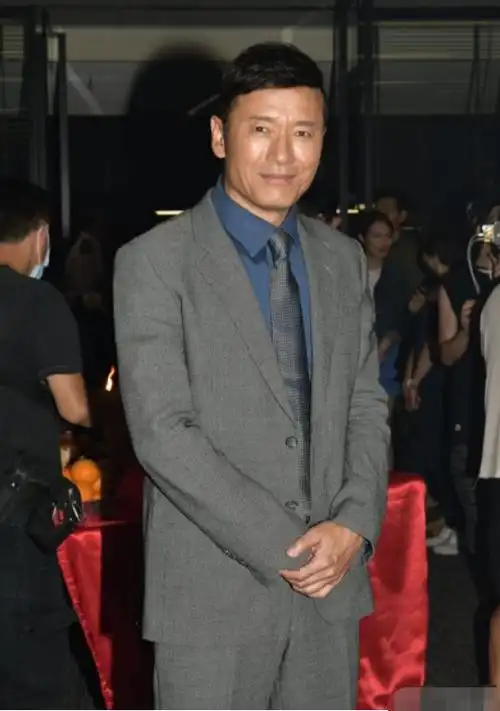 tvb新剧苗侨伟等港星云集,平均年龄50岁,开机现场硬汉身材依旧