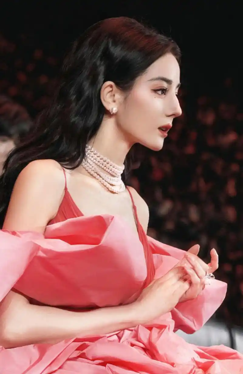 迪丽热巴# 这个侧颜,女娲毕设#迪丽热巴微博之夜造型