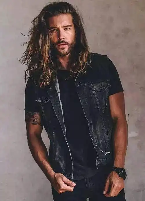 男士长发发型图片(帅气的男中长发发型)