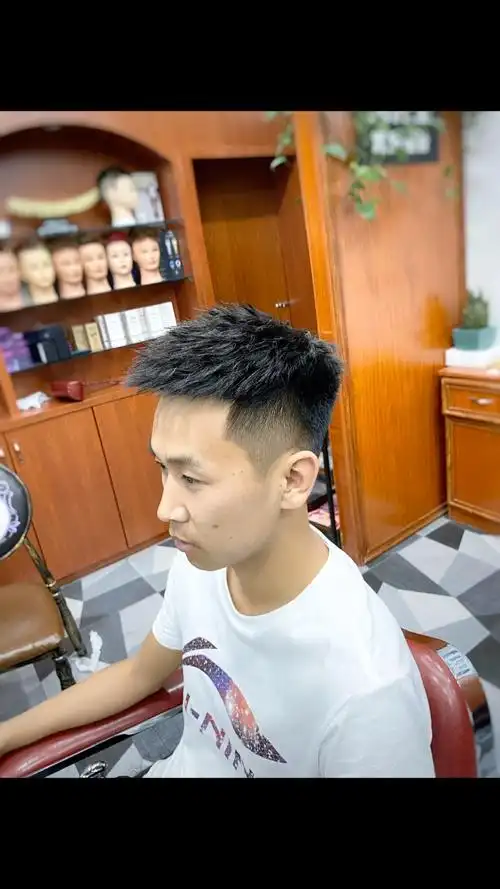 锡纸烫飞机头,立体有型,清爽帅气