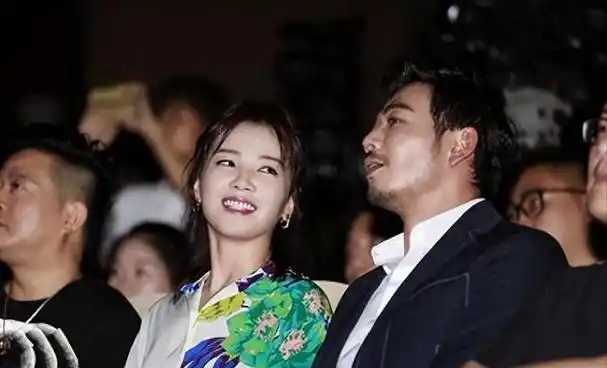 杨烁不顾央视警告,与刘涛频频传出绯闻,到底谁在给他底气