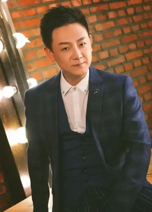 《全职高手》(叶修),《琉璃》(禹司凤);手游《恋与制作人》(白起)