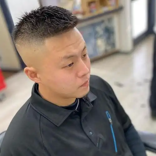 男生头发少的发型图片(这10款发型帅气又显年轻)(4)