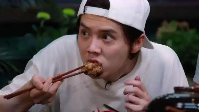 向往:陈赫坐下就开始吃饭,鹿晗吃到停不下来,开始疯狂向大家安利!