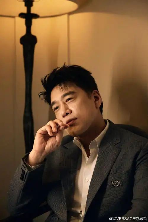 王耀庆##versace24早秋系列