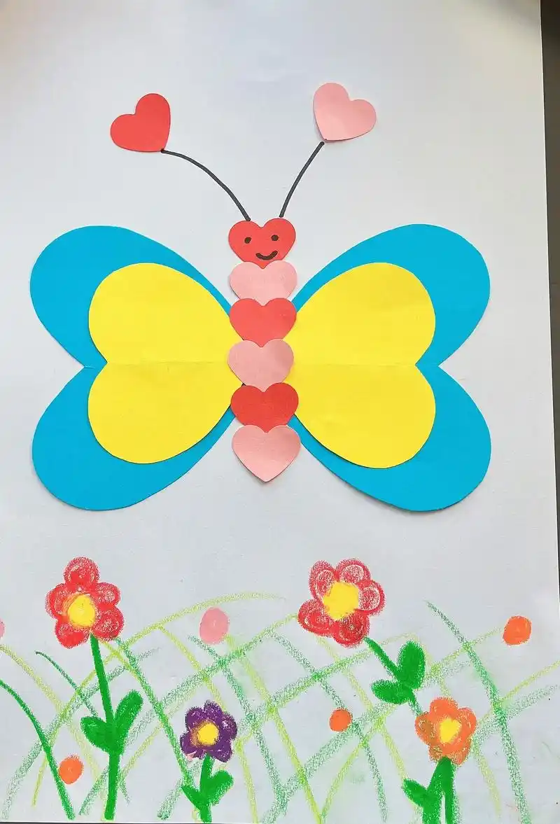 几个爱心就能贴出一只小蝴蝶,很适合幼儿园小朋友的拼贴画,简单好玩