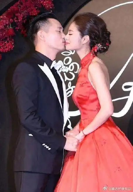 安以轩##美妆v赏#后来李承铉娶了戚薇,过上了幸福快乐的日子,安以轩