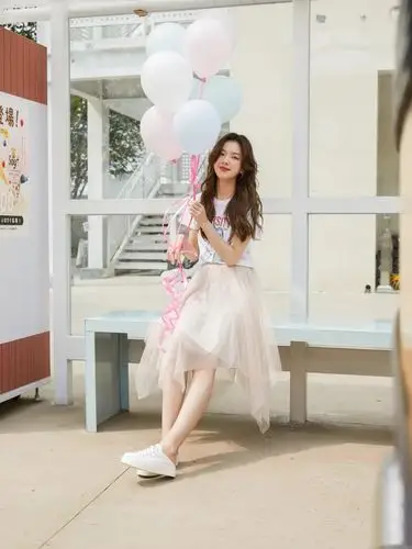 孙一宁模特时期旧图被热传打扮甜美身材苗条难怪被王校长惦记