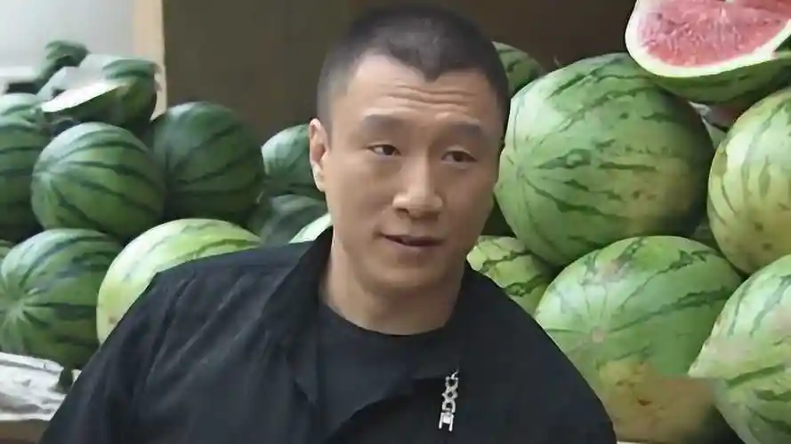 征服:刘华强西瓜摊"这瓜保熟吗",不料瓜农很蛮横,原因竟是如此