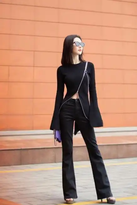 众所周知舒畅参加了两年前的戏精的诞生,后来只参加了个真人秀就隐退