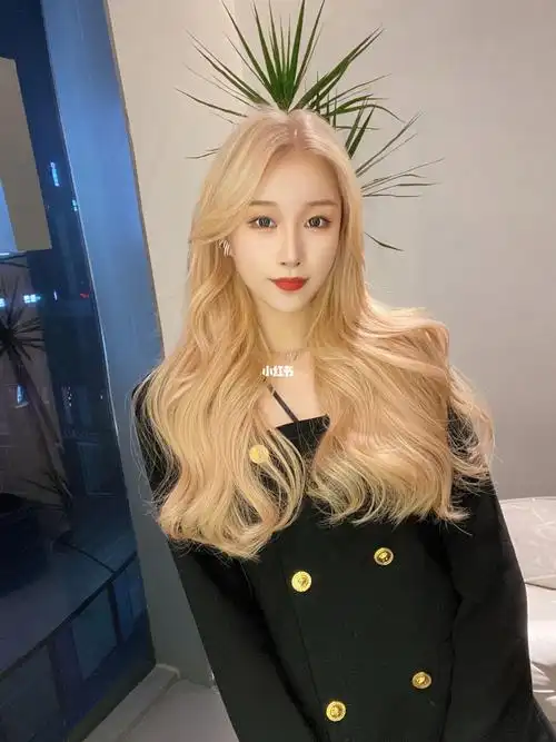 2021高级浅色系#亚麻灰金色_发型_染发_亚麻灰_理发店_接头发_美发