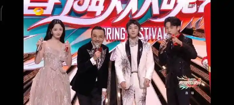 华晨宇手势舞  太可爱了这只小猫咪  #华晨宇舞台好浪漫##祝华晨宇