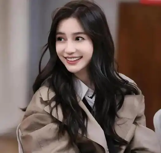 杨颖高调晒全家福庆生7岁小海绵正脸照首曝光像极了黄晓明