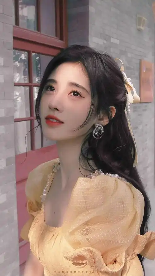 鞠婧祎旧照露出淡妆出镜清纯甜美