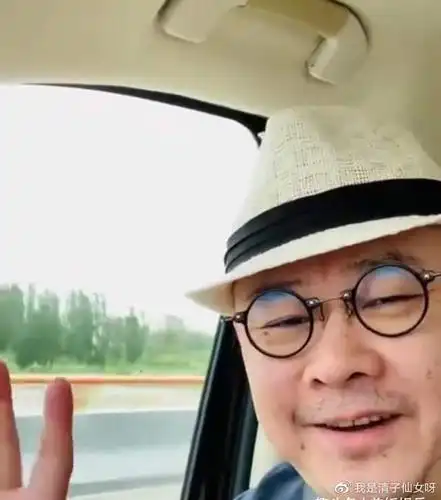 刀郎现身庆50岁生日身材发福脸上已长老年斑粉丝呼喊他再出山