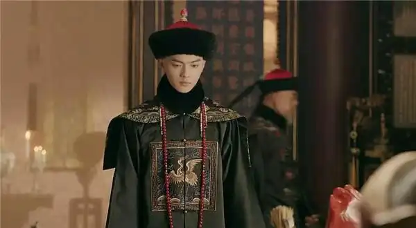 这和富察傅恒的工作有关,他在当时主要是负责前线的事务,常年在外出征