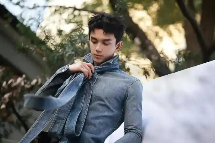 帅气演员吴磊最新线下活动造型图出炉啦生图太帅啦